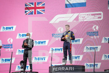 2021-06-27 - VERSTAPPEN Max (ned), Red Bull Racing Honda RB16B, portrait, podium with HAMILTON Lewis (gbr), Mercedes AMG F1 GP W12 E Performance during the Formula 1 Grosser Preis Der Steiermark 2021, 2021 Styrian Grand Prix, 8th round of the 2021 FIA Formula One World Championship from June 25 to 27, 2021 on the Red Bull Ring, in Spielberg, Austria - Photo Florent Gooden / DPPI - FORMULA 1 GROSSER PREIS DER STEIERMARK 2021, 2021 STYRIAN GRAND PRIX - FORMULA 1 - MOTORS