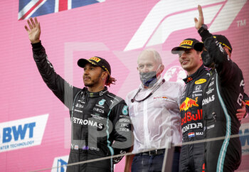 2021-06-27 - Podium: HAMILTON Lewis (gbr), Mercedes AMG F1 GP W12 E Performance, MARKO Helmut (aut), Drivers? Manager of Red Bull Racing, VERSTAPPEN Max (ned), Red Bull Racing Honda RB16B, portrait during the Formula 1 Grosser Preis Der Steiermark 2021, 2021 Styrian Grand Prix, 8th round of the 2021 FIA Formula One World Championship from June 25 to 27, 2021 on the Red Bull Ring, in Spielberg, Austria - Photo DPPI - FORMULA 1 GROSSER PREIS DER STEIERMARK 2021, 2021 STYRIAN GRAND PRIX - FORMULA 1 - MOTORS