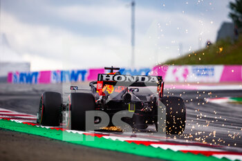 2021-07-02 - 33 VERSTAPPEN Max (nld), Red Bull Racing Honda RB16B, action sparks during the Formula 1 Grosser Preis Von Osterreich 2021, 2021 Austrian Grand Prix, 9th round of the 2021 FIA Formula One World Championship from July 2 to 4, 2021 on the Red Bull Ring, in Spielberg, Austria - Photo Joao Filipe / DPPI - FORMULA 1 GROSSER PREIS VON OSTERREICH 2021, 2021 AUSTRIAN GRAND PRIX - FORMULA 1 - MOTORS