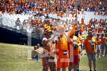 2021-07-03 - Fans in the grandstands during the Formula 1 Grosser Preis Von Osterreich 2021, 2021 Austrian Grand Prix, 9th round of the 2021 FIA Formula One World Championship from July 2 to 4, 2021 on the Red Bull Ring, in Spielberg, Austria - Photo DPPI - FORMULA 1 GROSSER PREIS VON OSTERREICH 2021, 2021 AUSTRIAN GRAND PRIX - FORMULA 1 - MOTORS