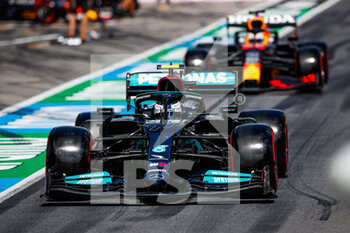 2021-07-03 - BOTTAS Valtteri (fin), Mercedes AMG F1 GP W12 E Performance, VERSTAPPEN Max (ned), Red Bull Racing Honda RB16B, action during the Formula 1 Grosser Preis Von Osterreich 2021, 2021 Austrian Grand Prix, 9th round of the 2021 FIA Formula One World Championship from July 2 to 4, 2021 on the Red Bull Ring, in Spielberg, Austria - Photo Florent Gooden / DPPI - FORMULA 1 GROSSER PREIS VON OSTERREICH 2021, 2021 AUSTRIAN GRAND PRIX - FORMULA 1 - MOTORS