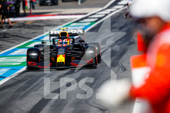 2021-07-03 - PEREZ Sergio (mex), Red Bull Racing Honda RB16B, action during the Formula 1 Grosser Preis Von Osterreich 2021, 2021 Austrian Grand Prix, 9th round of the 2021 FIA Formula One World Championship from July 2 to 4, 2021 on the Red Bull Ring, in Spielberg, Austria - Photo Florent Gooden / DPPI - FORMULA 1 GROSSER PREIS VON OSTERREICH 2021, 2021 AUSTRIAN GRAND PRIX - FORMULA 1 - MOTORS