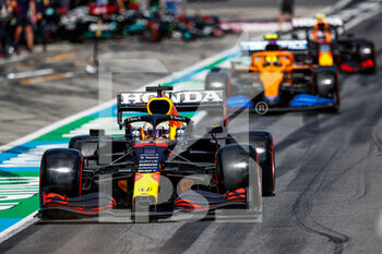 2021-07-03 - VERSTAPPEN Max (ned), Red Bull Racing Honda RB16B, NORRIS Lando (gbr), McLaren MCL35M, VERSTAPPEN Max (ned), Red Bull Racing Honda RB16B, action during the Formula 1 Grosser Preis Von Osterreich 2021, 2021 Austrian Grand Prix, 9th round of the 2021 FIA Formula One World Championship from July 2 to 4, 2021 on the Red Bull Ring, in Spielberg, Austria - Photo Florent Gooden / DPPI - FORMULA 1 GROSSER PREIS VON OSTERREICH 2021, 2021 AUSTRIAN GRAND PRIX - FORMULA 1 - MOTORS