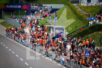 2021-07-04 - Fans during the Formula 1 Grosser Preis Von Osterreich 2021, 2021 Austrian Grand Prix, 9th round of the 2021 FIA Formula One World Championship from July 2 to 4, 2021 on the Red Bull Ring, in Spielberg, Austria - Photo Florent Gooden / DPPI - FORMULA 1 GROSSER PREIS VON OSTERREICH 2021, 2021 AUSTRIAN GRAND PRIX - FORMULA 1 - MOTORS