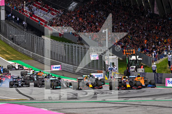 2021-07-04 - Start of the race: 33 VERSTAPPEN Max (nld), Red Bull Racing Honda RB16B, 11 PEREZ Sergio (mex), Red Bull Racing Honda RB16B, 04 NORRIS Lando (gbr), McLaren MCL35M, action during the Formula 1 Grosser Preis Von Osterreich 2021, 2021 Austrian Grand Prix, 9th round of the 2021 FIA Formula One World Championship from July 2 to 4, 2021 on the Red Bull Ring, in Spielberg, Austria - Photo DPPI - FORMULA 1 GROSSER PREIS VON OSTERREICH 2021, 2021 AUSTRIAN GRAND PRIX - FORMULA 1 - MOTORS