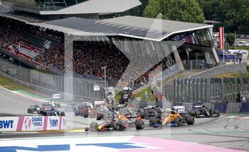 2021-07-04 - VERSTAPPEN Max (ned), Red Bull Racing Honda RB16B, NORRIS Lando (gbr), McLaren MCL35M, action during the Formula 1 Grosser Preis Von Osterreich 2021, 2021 Austrian Grand Prix, 9th round of the 2021 FIA Formula One World Championship from July 2 to 4, 2021 on the Red Bull Ring, in Spielberg, Austria - Photo DPPI - FORMULA 1 GROSSER PREIS VON OSTERREICH 2021, 2021 AUSTRIAN GRAND PRIX - FORMULA 1 - MOTORS