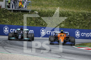 2021-07-04 - 04 NORRIS Lando (gbr), McLaren MCL35M, action overtaking 44 HAMILTON Lewis (gbr), Mercedes AMG F1 GP W12 E Performance during the Formula 1 Grosser Preis Von Osterreich 2021, 2021 Austrian Grand Prix, 9th round of the 2021 FIA Formula One World Championship from July 2 to 4, 2021 on the Red Bull Ring, in Spielberg, Austria - Photo Florent Gooden / DPPI - FORMULA 1 GROSSER PREIS VON OSTERREICH 2021, 2021 AUSTRIAN GRAND PRIX - FORMULA 1 - MOTORS