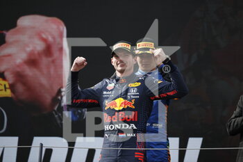 2021-07-04 - VERSTAPPEN Max (ned), Red Bull Racing Honda RB16B, portrait, celebrating his win during the Formula 1 Grosser Preis Von Osterreich 2021, 2021 Austrian Grand Prix, 9th round of the 2021 FIA Formula One World Championship from July 2 to 4, 2021 on the Red Bull Ring, in Spielberg, Austria - Photo Florent Gooden / DPPI - FORMULA 1 GROSSER PREIS VON OSTERREICH 2021, 2021 AUSTRIAN GRAND PRIX - FORMULA 1 - MOTORS