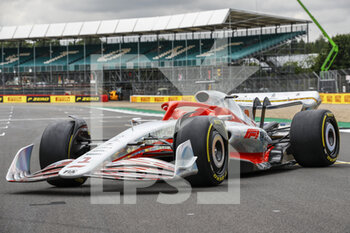 2021-07-15 - New F1 2022 car reveal during the Formula 1 Pirelli British Grand Prix 2021, 10th round of the 2021 FIA Formula One World Championship from July 16 to 18, 2021 on the Silverstone Circuit, in Silverstone, United Kingdom - Photo Xavi Bonilla / DPPI - FORMULA 1 PIRELLI BRITISH GRAND PRIX 2021 - FORMULA 1 - MOTORS