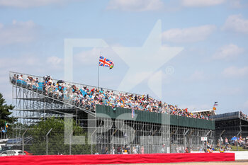 2021-07-16 - spectators, fans, grandstands, gradins, during the Formula 1 Pirelli British Grand Prix 2021, 10th round of the 2021 FIA Formula One World Championship from July 16 to 18, 2021 on the Silverstone Circuit, in Silverstone, United Kingdom - Photo Antonin Vincent / DPPI - FORMULA 1 PIRELLI BRITISH GRAND PRIX 2021 - FORMULA 1 - MOTORS