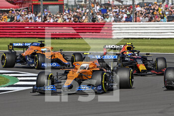 2021-07-17 - 04 NORRIS Lando (gbr), McLaren MCL35M, action 11 PEREZ Sergio (mex), Red Bull Racing Honda RB16B, action during the Sprint Race of Formula 1 Pirelli British Grand Prix 2021, 10th round of the 2021 FIA Formula One World Championship from July 16 to 18, 2021 on the Silverstone Circuit, in Silverstone, United Kingdom - Photo DPPI - FORMULA 1 PIRELLI BRITISH GRAND PRIX 2021 - FORMULA 1 - MOTORS
