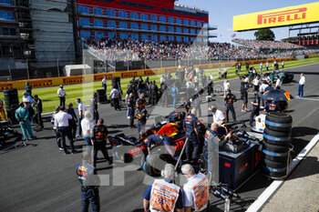 2021-07-17 - 44 HAMILTON Lewis (gbr), Mercedes AMG F1 GP W12 E Performance, 33 VERSTAPPEN Max (nld), Red Bull Racing Honda RB16B, on the grid of the sprint race during the Formula 1 Pirelli British Grand Prix 2021, 10th round of the 2021 FIA Formula One World Championship from July 16 to 18, 2021 on the Silverstone Circuit, in Silverstone, United Kingdom - Photo Antonin Vincent / DPPI - FORMULA 1 PIRELLI BRITISH GRAND PRIX 2021 - FORMULA 1 - MOTORS