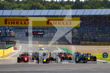2021-07-17 - 44 HAMILTON Lewis (gbr), Mercedes AMG F1 GP W12 E Performance, 33 VERSTAPPEN Max (nld), Red Bull Racing Honda RB16B, action, sprint race during the Formula 1 Pirelli British Grand Prix 2021, 10th round of the 2021 FIA Formula One World Championship from July 16 to 18, 2021 on the Silverstone Circuit, in Silverstone, United Kingdom - Photo Xavi Bonilla / DPPI - FORMULA 1 PIRELLI BRITISH GRAND PRIX 2021 - FORMULA 1 - MOTORS