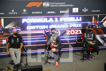 2021-07-17 - HAMILTON Lewis (gbr), Mercedes AMG F1 GP W12 E Performance, VERSTAPPEN Max (ned), Red Bull Racing Honda RB16B, BOTTAS Valtteri (fin), Mercedes AMG F1 GP W12 E Performance, portrait, press conference of the sprint race during the Formula 1 Pirelli British Grand Prix 2021, 10th round of the 2021 FIA Formula One World Championship from July 16 to 18, 2021 on the Silverstone Circuit, in Silverstone, United Kingdom - Photo Xavi Bonilla / DPPI - FORMULA 1 PIRELLI BRITISH GRAND PRIX 2021 - FORMULA 1 - MOTORS