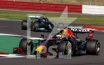 2021-07-17 - 33 VERSTAPPEN Max (nld), Red Bull Racing Honda RB16B, action 44 HAMILTON Lewis (gbr), Mercedes AMG F1 GP W12 E Performance, action during the Sprint Race of Formula 1 Pirelli British Grand Prix 2021, 10th round of the 2021 FIA Formula One World Championship from July 16 to 18, 2021 on the Silverstone Circuit, in Silverstone, United Kingdom - Photo DPPI - FORMULA 1 PIRELLI BRITISH GRAND PRIX 2021 - FORMULA 1 - MOTORS