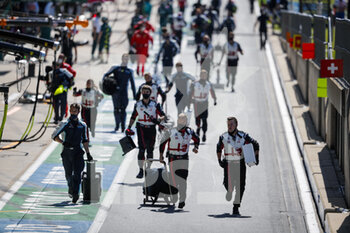 2021-07-18 - Alfa Romeo Racing ORLEN Team, ambiance during the Formula 1 Pirelli British Grand Prix 2021, 10th round of the 2021 FIA Formula One World Championship from July 16 to 18, 2021 on the Silverstone Circuit, in Silverstone, United Kingdom - Photo Antonin Vincent / DPPI - FORMULA 1 PIRELLI BRITISH GRAND PRIX 2021 - FORMULA 1 - MOTORS