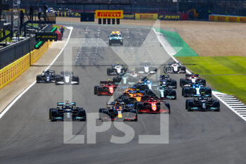 2021-07-18 - Start of the race, 33 VERSTAPPEN Max (nld), Red Bull Racing Honda RB16B, 44 HAMILTON Lewis (gbr), Mercedes AMG F1 GP W12 E Performance, action during the Formula 1 Pirelli British Grand Prix 2021, 10th round of the 2021 FIA Formula One World Championship from July 16 to 18, 2021 on the Silverstone Circuit, in Silverstone, United Kingdom - Photo Xavi Bonilla / DPPI - FORMULA 1 PIRELLI BRITISH GRAND PRIX 2021 - FORMULA 1 - MOTORS