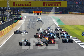 2021-07-18 - 33 VERSTAPPEN Max (nld), Red Bull Racing Honda RB16B, action 44 HAMILTON Lewis (gbr), Mercedes AMG F1 GP W12 E Performance, action start of the race, depart, during the Formula 1 Pirelli British Grand Prix 2021, 10th round of the 2021 FIA Formula One World Championship from July 16 to 18, 2021 on the Silverstone Circuit, in Silverstone, United Kingdom - Photo Xavi Bonilla / DPPI - FORMULA 1 PIRELLI BRITISH GRAND PRIX 2021 - FORMULA 1 - MOTORS