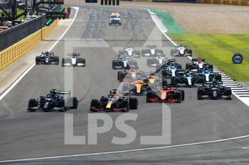 2021-07-18 - 33 VERSTAPPEN Max (nld), Red Bull Racing Honda RB16B, action 44 HAMILTON Lewis (gbr), Mercedes AMG F1 GP W12 E Performance, action start of the race, depart, during the Formula 1 Pirelli British Grand Prix 2021, 10th round of the 2021 FIA Formula One World Championship from July 16 to 18, 2021 on the Silverstone Circuit, in Silverstone, United Kingdom - Photo Xavi Bonilla / DPPI - FORMULA 1 PIRELLI BRITISH GRAND PRIX 2021 - FORMULA 1 - MOTORS