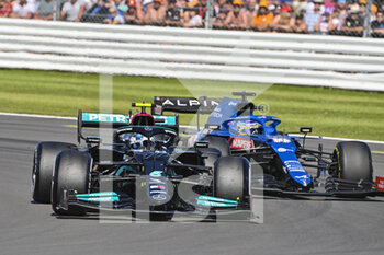 2021-07-18 - 77 BOTTAS Valtteri (fin), Mercedes AMG F1 GP W12 E Performance, action 14 ALONSO Fernando (spa), Alpine F1 A521, action during the Formula 1 Pirelli British Grand Prix 2021, 10th round of the 2021 FIA Formula One World Championship from July 16 to 18, 2021 on the Silverstone Circuit, in Silverstone, United Kingdom - Photo DPPI - FORMULA 1 PIRELLI BRITISH GRAND PRIX 2021 - FORMULA 1 - MOTORS