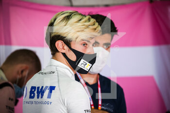 2020-11-28 - Pourchaire ThÃ©o (fra), BWT HWA Racelab, Dallara F2 2018, portait during the 11th round of the 2020 FIA Formula 2 Championship from November 27 to 29, 2020 on the Bahrain International Circuit, in Sakhir, Bahrain - Photo Sebastian Rozendaal / Dutch Photo Agency / DPPI - 11TH ROUND OF THE 2020 FIA FORMULA 2 CHAMPIONSHIP - SATURDAY - FORMULA 2 - MOTORS