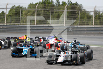 2021-03-28 - start, depart, 09 Lundgaard Christian (dnk), ART Grand Prix, Dallara F2, action 04 Drugovich Felipe (bra), UNI-Virtuosi Racing, Dallara F2, action during the 1st round of the 2021 FIA Formula 2 Championship from March 26 to 28, 2021 on the Bahrain International Circuit, in Sakhir, Bahrain - Photo Frédéric Le Floc?h / DPPI - 1ST ROUND OF THE 2021 FIA FORMULA 2 CHAMPIONSHIP - FORMULA 2 - MOTORS