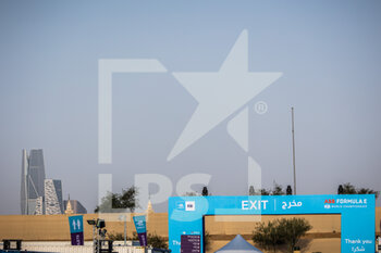 2021-02-24 - paddock exit sortie goodbye au revoir thank you merci during the 2021 Diriyah ePrix, 1st round of the 2020â21 Formula E World Championship, on the Riyadh Street Circuit from February 25 to 27, in Riyadh, Saudi Arabia - Photo Germain Hazard / DPPI - 2021 DIRIYAH EPRIX, 1ST ROUND OF THE FORMULA E WORLD CHAMPIONSHIP - FORMULA E - MOTORS