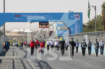 2021-02-25 - Track walk during the 2021 Diriyah ePrix, 1st round of the 2020â21 Formula E World Championship, on the Riyadh Street Circuit from February 25 to 27, in Riyadh, Saudi Arabia - Photo GrÃ©gory Lenormand / DPPI - 2021 DIRIYAH EPRIX, 1ST ROUND OF THE FORMULA E WORLD CHAMPIONSHIP - FORMULA E - MOTORS