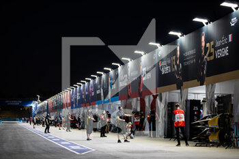 2021-02-25 - pitlane ambiance during the 2021 Diriyah ePrix, 1st round of the 2020â21 Formula E World Championship, on the Riyadh Street Circuit from February 25 to 27, in Riyadh, Saudi Arabia - Photo Germain Hazard / DPPI - 2021 DIRIYAH EPRIX, 1ST ROUND OF THE FORMULA E WORLD CHAMPIONSHIP - FORMULA E - MOTORS