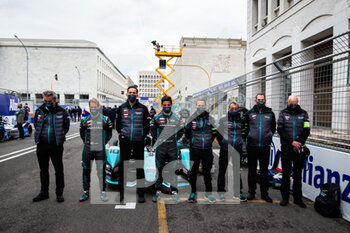 2021-04-10 - BIRD Sam (gbr), Jaguar Racing, Jaguar I-Type 5, portrait EVANS Mitch (nzl), Jaguar Racing, Jaguar I-Type 5, portrait and the Team grille de depart starting grid during the 2021 Rome ePrix, 3rd round of the 2020-21 Formula E World Championship, on the Circuito Cittadino dell'EUR from April 9 to 11, in Rome, Italy - Photo Germain Hazard / DPPI - 2021 ROME EPRIX, 3RD ROUND OF THE 2020-21 FORMULA E WORLD CHAMPIONSHIP - FORMULA E - MOTORS