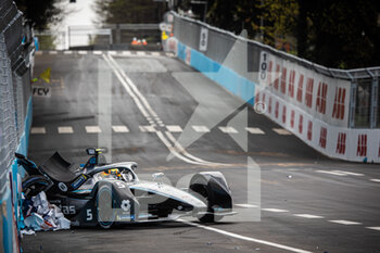 2021-04-10 - accident crash of 05 Vandoorne Stoffel (bel), Mercedes-Benz EQ Formula E Team, Mercedes-Benz EQ Silver Arrow 02, action during the 2021 Rome ePrix, 3rd round of the 2020-21 Formula E World Championship, on the Circuito Cittadino dell'EUR from April 9 to 11, in Rome, Italy - Photo Germain Hazard / DPPI - 2021 ROME EPRIX, 3RD ROUND OF THE 2020-21 FORMULA E WORLD CHAMPIONSHIP - FORMULA E - MOTORS