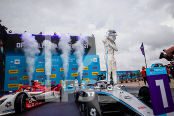 2021-04-24 - DE VRIES Nyck (nld), Mercedes-Benz EQ Formula E Team, Mercedes-Benz EQ Silver Arrow 02, portrait podium during the 2021 Valencia ePrix, 3rd meeting of the 2020-21 Formula E World Championship, on the Circuit Ricardo Tormo from April 23 to 25, in Valencia, Spain - Photo Germain Hazard / DPPI - 2021 VALENCIA EPRIX, 3RD MEETING OF THE 2020-21 FORMULA E WORLD CHAMPIONSHIP - FORMULA E - MOTORS
