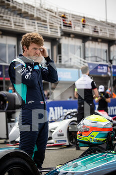 2021-04-25 - TURVEY Oliver (gbr), Nio 333 FE Team, Nio 333 FE 001, portrait grille de depart starting grid during the 2021 Valencia ePrix, 3rd meeting of the 2020-21 Formula E World Championship, on the Circuit Ricardo Tormo from April 23 to 25, in Valencia, Spain - Photo Germain Hazard / DPPI - 2021 VALENCIA EPRIX, 3RD MEETING OF THE 2020-21 FORMULA E WORLD CHAMPIONSHIP - FORMULA E - MOTORS