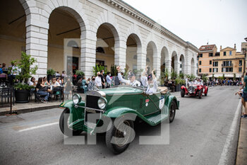 2021-06-16 - A car drives in the city center during the first leg of the Vittoria Square red carpet of the Mille Miglia 2021  on june 16, 2021 in Brescia, Italy. Photo by Stefano Nicoli/New Reporter - MILLE MIGLIA 2021  - HISTORIC - MOTORS