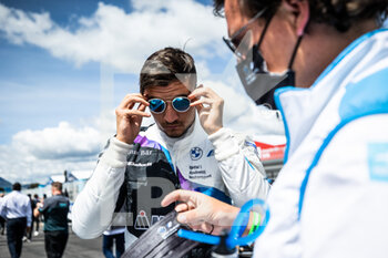 2021-06-19 - DENNIS Jake (gbr), BMW i Andretti Motorsport, BMW iFE.21, portrait grille de depart starting grid during the 2021 Puebla ePrix, 5th meeting of the 2020-21 Formula E World Championship, on the Autodromo Miguel E. Abed from June 18 to 20, in Puebla, Mexico - Photo Germain Hazard / DPPI - 2021 PUEBLA EPRIX, 5TH MEETING OF THE 2020-21 FORMULA E WORLD CHAMPIONSHIP - FORMULA E - MOTORS