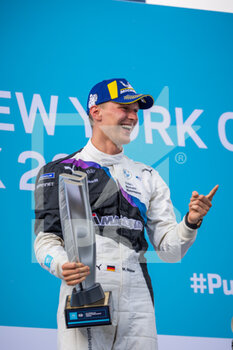 2021-07-10 - GUNTHER Maximilian (ger), BMW i Andretti Motorsport, BMW iFE.21, portrait podium during the 2021 New York City ePrix, 6th meeting of the 2020-21 Formula E World Championship, on the Brooklyn Street Circuit from July 10 to 11, in New York, USA - Photo Germain Hazard / DPPI - 2021 NEW YORK CITY EPRIX, 6TH MEETING OF THE 2020-21 FORMULA E WORLD CHAMPIONSHIP - FORMULA E - MOTORS