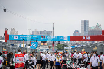 2021-07-11 - ambiance grille de depart starting grid during the 2021 New York City ePrix, 6th meeting of the 2020-21 Formula E World Championship, on the Brooklyn Street Circuit from July 10 to 11, in New York, USA - Photo Germain Hazard / DPPI - 2021 NEW YORK CITY EPRIX, 6TH MEETING OF THE 2020-21 FORMULA E WORLD CHAMPIONSHIP - FORMULA E - MOTORS