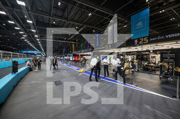 2021-07-22 - pitlane stand during the 2021 London ePrix, 7th meeting of the 2020-21 Formula E World Championship, on the ExCel London from July 24 to 25, in London, United Kingdom - Photo Germain Hazard / DPPI - 2021 LONDON EPRIX, 7TH MEETING OF THE 2020-21 FORMULA E WORLD CHAMPIONSHIP - FORMULA E - MOTORS