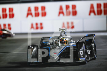 2021-07-23 - 05 Vandoorne Stoffel (bel), Mercedes-Benz EQ Formula E Team, Mercedes-Benz EQ Silver Arrow 02, action during the 2021 London ePrix, 7th meeting of the 2020-21 Formula E World Championship, on the ExCel London from July 24 to 25, in London, United Kingdom - Photo Xavi Bonilla / DPPI - 2021 LONDON EPRIX, 7TH MEETING OF THE 2020-21 FORMULA E WORLD CHAMPIONSHIP - FORMULA E - MOTORS