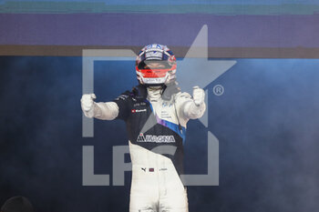 2021-07-24 - DENNIS Jake (gbr), BMW i Andretti Motorsport, BMW iFE.21, portrait celebrating his victory during the 2021 London ePrix, 7th meeting of the 2020-21 Formula E World Championship, on the ExCel London from July 24 to 25, in London, United Kingdom - Photo Xavi Bonilla / DPPI - 2021 LONDON EPRIX, 7TH MEETING OF THE 2020-21 FORMULA E WORLD CHAMPIONSHIP - FORMULA E - MOTORS