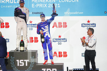 2021-07-24 - LYNN Alexandre (gbr), Mahindra Racing, Mahinda M7Electro, portrait celebrating his third position at the podium during the 2021 London ePrix, 7th meeting of the 2020-21 Formula E World Championship, on the ExCel London from July 24 to 25, in London, United Kingdom - Photo Xavi Bonilla / DPPI - 2021 LONDON EPRIX, 7TH MEETING OF THE 2020-21 FORMULA E WORLD CHAMPIONSHIP - FORMULA E - MOTORS