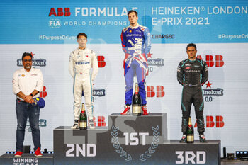 2021-07-25 - LYNN Alexandre (gbr), Mahindra Racing, Mahinda M7Electro, portrait DE VRIES Nyck (nld), Mercedes-Benz EQ Formula E Team, Mercedes-Benz EQ Silver Arrow 02, portrait EVANS Mitch (nzl), Jaguar Racing, Jaguar I-Type 5, portrait GILL Dilbagh (ind), CEO and team principal of team Mahindra racing, portrait at the podium during the 2021 London ePrix, 7th meeting of the 2020-21 Formula E World Championship, on the ExCel London from July 24 to 25, in London, United Kingdom - Photo Xavi Bonilla / DPPI - 2021 LONDON EPRIX, 7TH MEETING OF THE 2020-21 FORMULA E WORLD CHAMPIONSHIP - FORMULA E - MOTORS