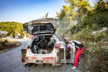 2020-09-19 - OGIER Sebastien (FRA), Toyota Yaris WRC, Toyota Gazoo Racing WRT, portrait INGRASSIA Julien (FRA), Toyota Yaris WRC, Toyota Gazoo Racing WRT, portrait changement de pneus, tires change during the 2020 Rally of Turkey, 5th round of the 2020 FIA WRC Championship from September 18 to 20, 2020 at Marmaris, Mugla in Turkey - Photo Gregory Lenormand / DPPI - RALLY OF TURKEY, 5TH ROUND OF THE 2020 FIA WRC - SATURDAY - RALLY - MOTORS
