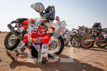 2021-01-06 - Susset Olivier (fra), Husqvarna, Xtreme Garage, Moto, Bike, portrait during the 4th stage of the Dakar 2021 between Wadi Al Dawasir and Riyadh, in Saudi Arabia on January 6, 2021 - Photo Florent Gooden / DPPI - DAKAR 2021 - 4TH STAGE - WADI AL DAWASIR - RIYADH - RALLY - MOTORS
