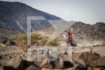 2021-01-06 - 03 Price Toby (aus), KTM, Red Bull KTM Factory Team, Moto, Bike, action during the 4th stage of the Dakar 2021 between Wadi Al Dawasir and Riyadh, in Saudi Arabia on January 6, 2021 - Photo Antonin Vincent / DPPI - DAKAR 2021 - 4TH STAGE - WADI AL DAWASIR - RIYADH - RALLY - MOTORS