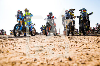 2021-01-06 - 31 Michek Martin (cze), KTM, Orion - Moto Racing Group (MRG), Moto, Bike, 24 Bühler Sebastian (ger), Hero, Hero Motorsports Team Rally, Motul, Moto, Bike, 36 Brabec Jan (cze), KTM, Strojrent Racing, Moto, Bike, 11 Svitko Stefan (svk), KTM, Slovnaft Rally Team, Moto, Bike, atmosphere during the 4th stage of the Dakar 2021 between Wadi Al Dawasir and Riyadh, in Saudi Arabia on January 6, 2021 - Photo Florent Gooden / DPPI - DAKAR 2021 - 4TH STAGE - WADI AL DAWASIR - RIYADH - RALLY - MOTORS