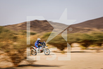 2021-01-06 - 22 Giemza Maciej (pol), Husqvarna, Orlen Team, Moto, Bike, action during the 4th stage of the Dakar 2021 between Wadi Al Dawasir and Riyadh, in Saudi Arabia on January 6, 2021 - Photo Frédéric Le Floc'h / DPPI - DAKAR 2021 - 4TH STAGE - WADI AL DAWASIR - RIYADH - RALLY - MOTORS