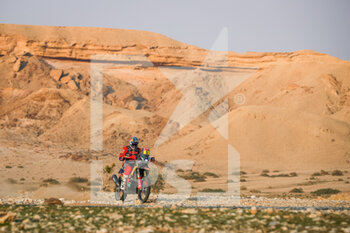 2021-01-07 - 05 Sunderland Sam (gbr), KTM, Red Bull KTM Factory Team, Moto, Bike, action during the 5th stage of the Dakar 2021 between Riyadh and Buraydah, in Saudi Arabia on January 7, 2021 - Photo Antonin Vincent / DPPI - DAKAR 2021 - 5TH STAGE - RIYADH AND BURAYDAH - RALLY - MOTORS
