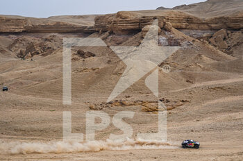 2021-01-07 - #300 Sainz Carlos (esp), Cruz Lucas (esp), Mini, X-Raid Mini JCW Team, Auto, action during the 5th stage of the Dakar 2021 between Riyadh and Al Qaisumah, in Saudi Arabia on January 7, 2021 - Photo Eric Vargiolu / DPPI - DAKAR 2021 - 5TH STAGE - RIYADH AND BURAYDAH - RALLY - MOTORS