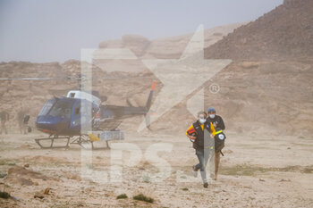 2021-01-07 - medical staff during the 5th stage of the Dakar 2021 between Riyadh and Buraydah, in Saudi Arabia on January 7, 2021 - Photo Antonin Vincent / DPPI - DAKAR 2021 - 5TH STAGE - RIYADH AND BURAYDAH - RALLY - MOTORS